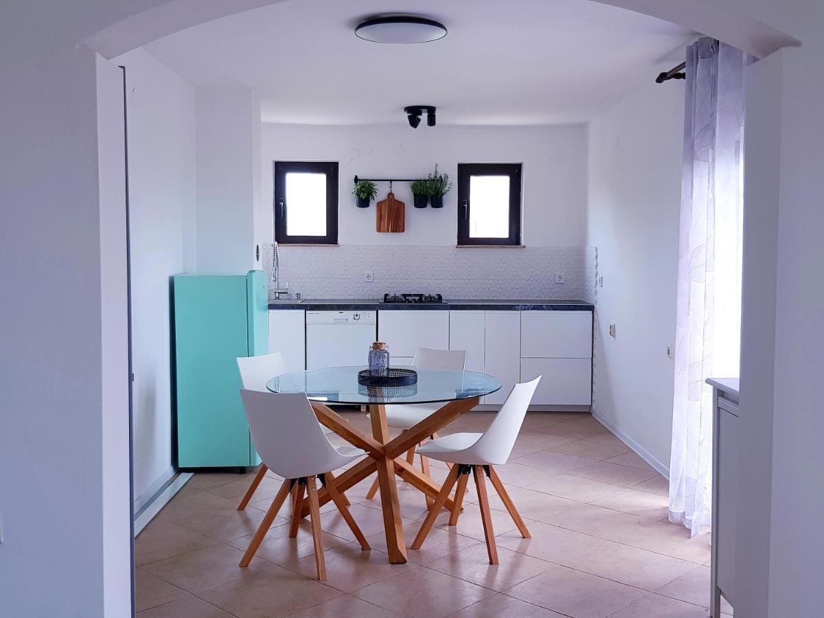 Apartment Sea View ロヴィニ エクステリア 写真
