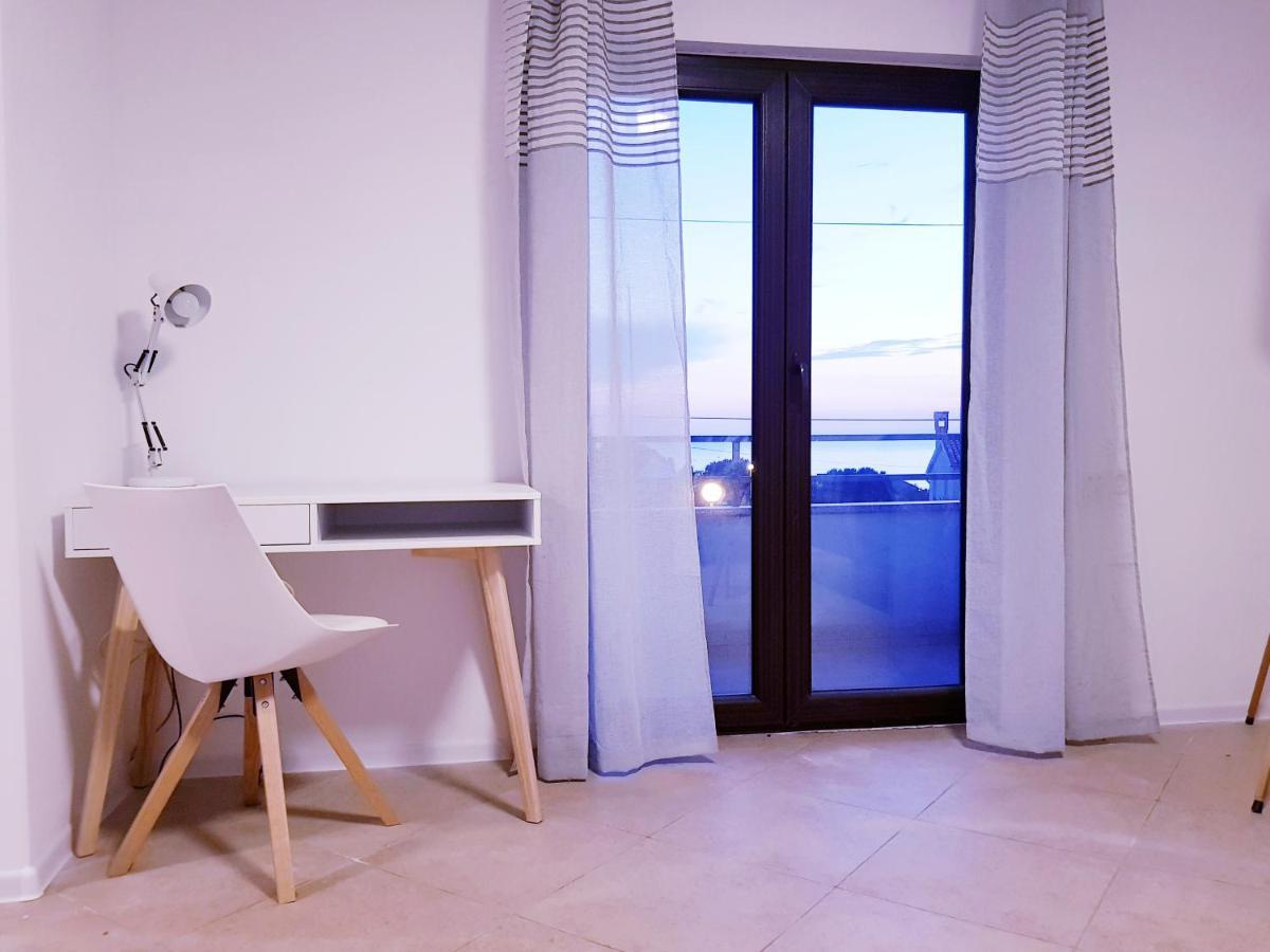 Apartment Sea View ロヴィニ エクステリア 写真